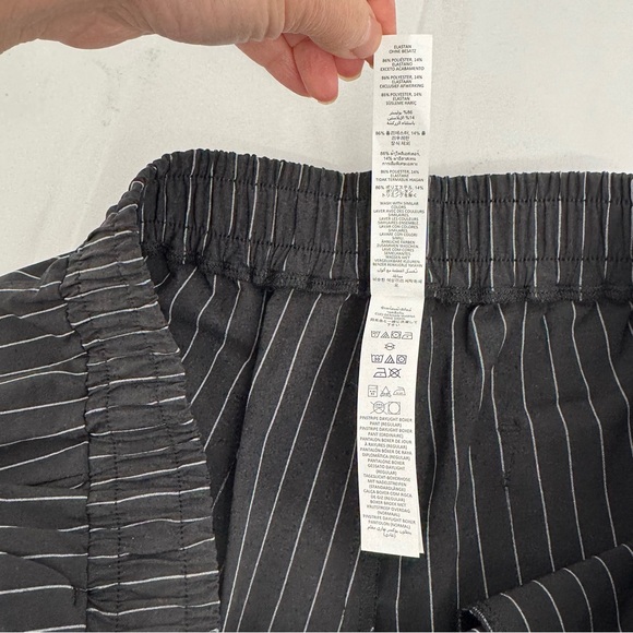 Alo Yoga Pinstripe Daylight Boxer Pant Size L Black/titanium - Picture 8 of 14